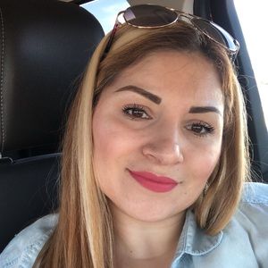 Meet your Posher, Gabriela